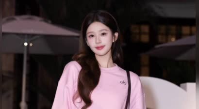 赵露思粉色运动套装亮相 甜美灵动皮肤状态出众