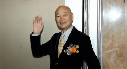 80岁罗家英四度患癌不敢退休：每个月看病花上万，还得给阿姐家用