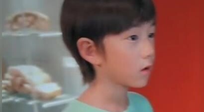 黄磊孙莉9岁小儿子罕见露面 网友感慨像迷你版黄磊