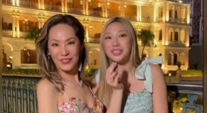 甄子丹岳母69岁生日照曝光 和外孙女同框似母女