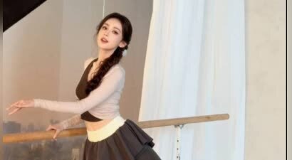 古力娜扎释出舞蹈服随拍 体态优雅温柔知性