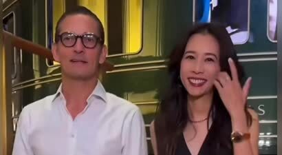 56岁莫文蔚出席活动无美颜滤镜路透，坦言不敢相信明年与老公相识40年