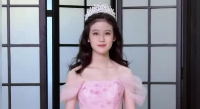 陆毅晒女儿18岁庆生照，贝儿变化太惊人