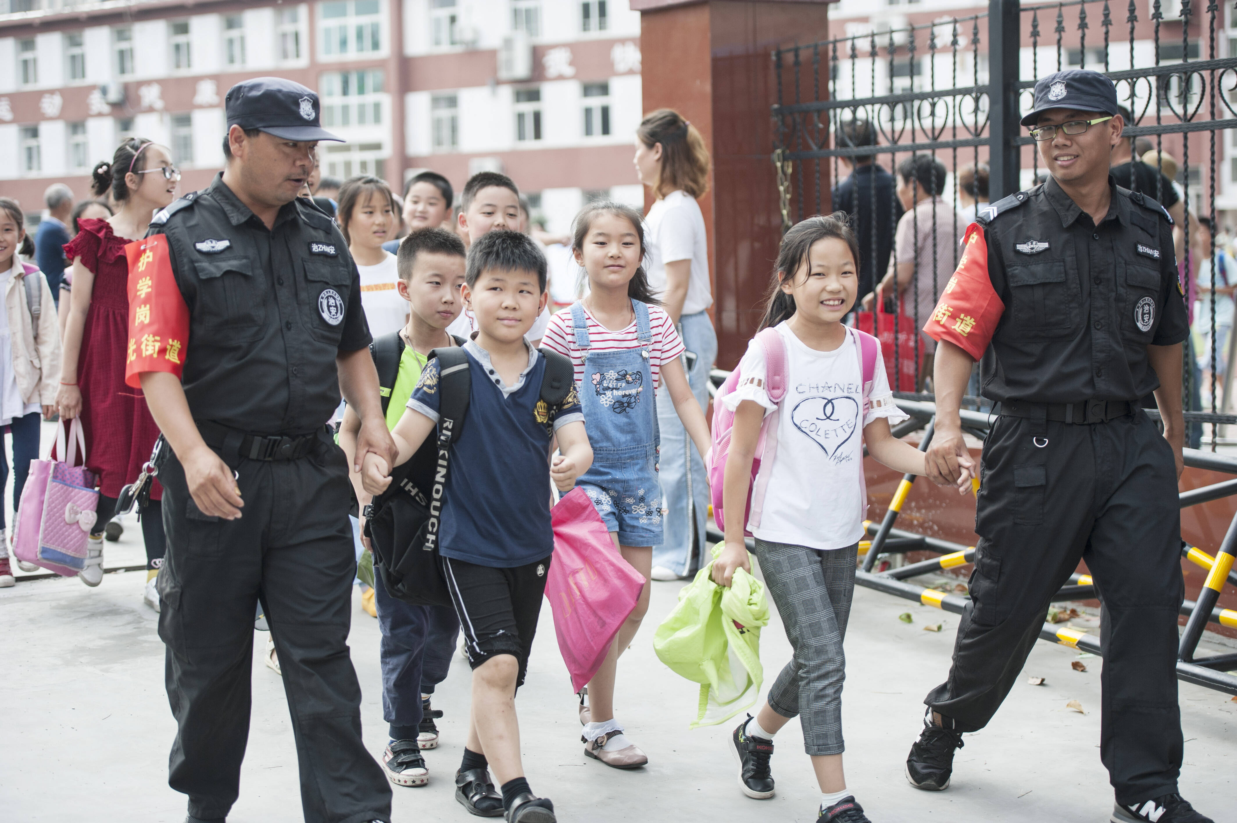 安徽合肥:护学岗 守护平安路