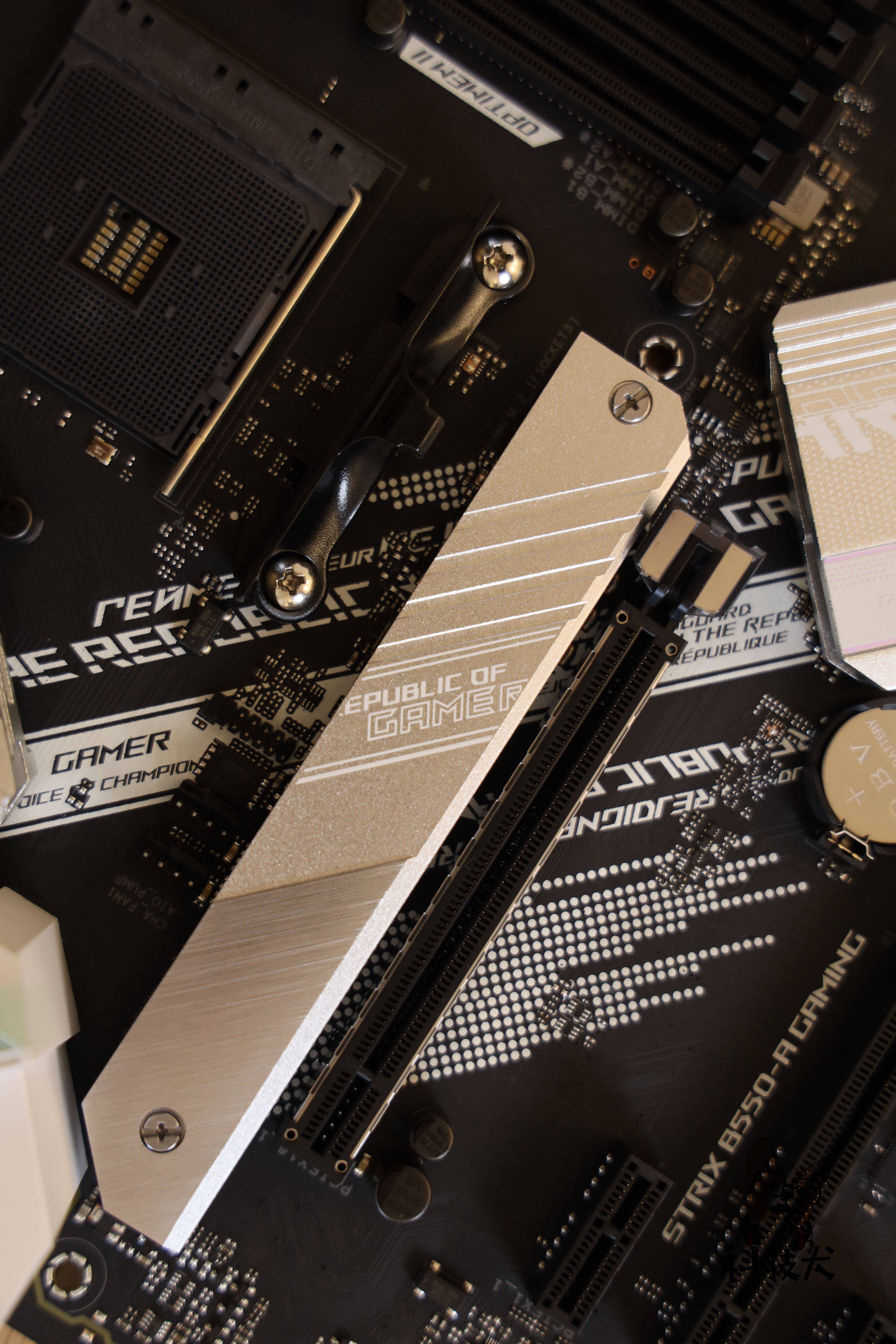 华硕b550吹雪主板开箱被颜值征服更被战力攻陷