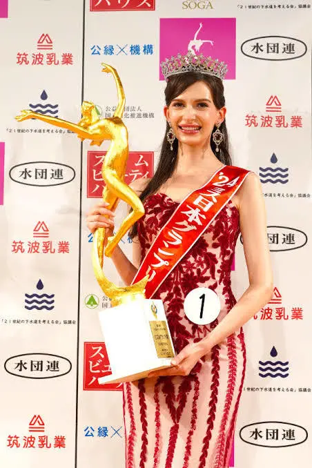 1月摘得“2024年日本小姐”桂冠的椎野卡罗琳娜。