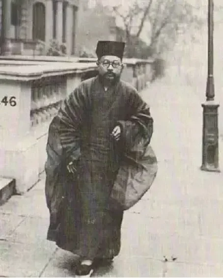 1929年太虚大师以弘法因缘行走在英国伦敦街头
