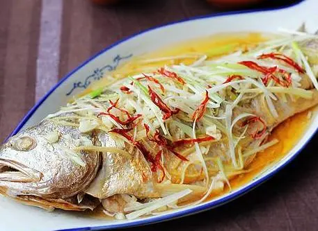 鱼腥的天敌是什么?大厨:蒸鱼时加上它,鱼肉鲜嫩美味还不腥(鱼腥之类)