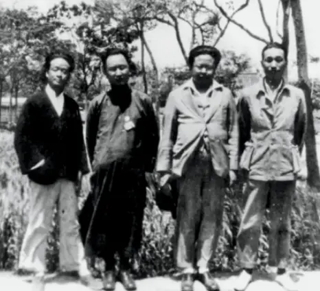 1931年，董作宾、李济、傅斯年、梁思永（由左至右）在安阳，他们是我国考古学的奠基人物。来源/网络