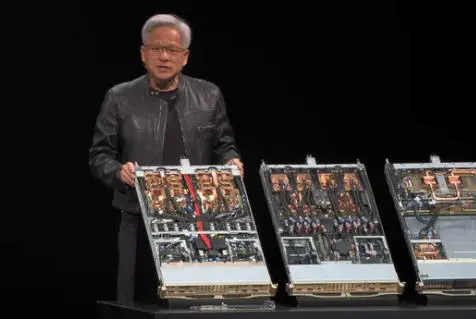 英伟达CEO黄仁勋展示芯片 英伟达官网