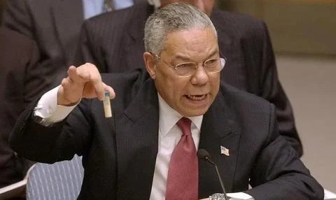 2003年2月5日，时任美国国务卿科林·鲍威尔在联合国安理会举起试管，作为指控伊拉克存在大规模杀伤性武器的证据。