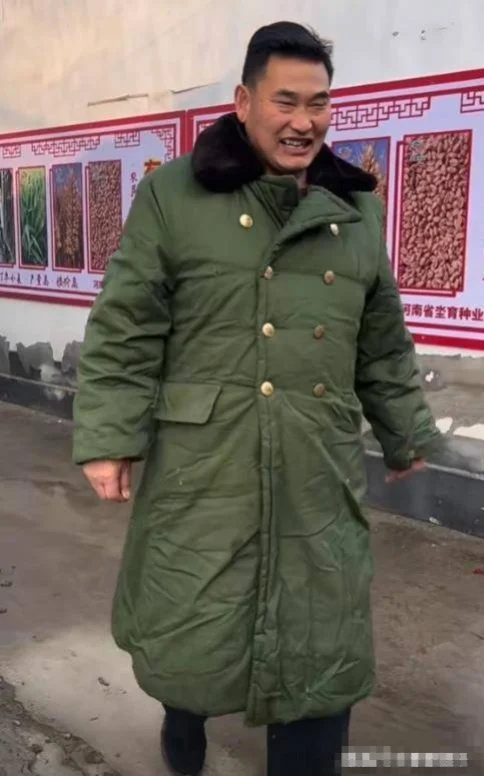 过年8天，大衣哥全家被要钱上百次，敲门赖着不走的每天都在上演