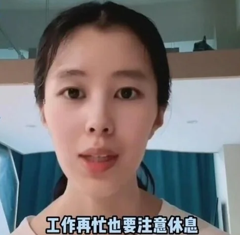 黄圣依携全家为老公庆生，20岁继女罕见出镜，清纯甜美气质佳