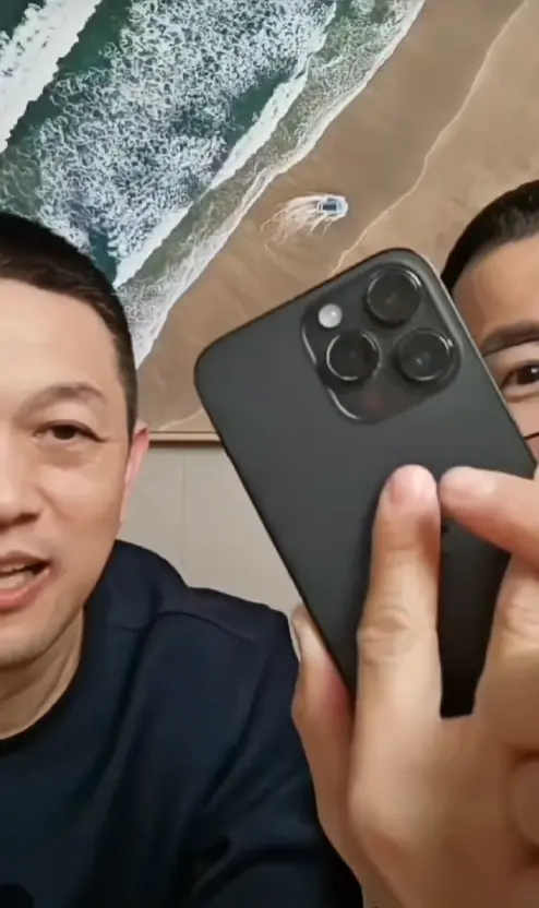 李斌回应蔚来萤火虫三眼大灯设计争议：没有参考iPhone
