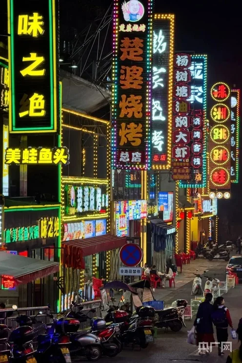 岳阳烧烤一条街（央广网发 图源：岳阳发布）