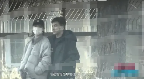 刘恺威李晓峰被曝一起做核酸 搭肩牵手热聊举止亲密