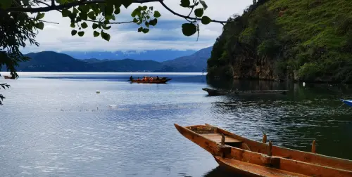 暑期：四川泸沽湖旅游回暖复苏 省内外游客接踵而至-第2张图片-海南百花岭热带雨林文化旅游区