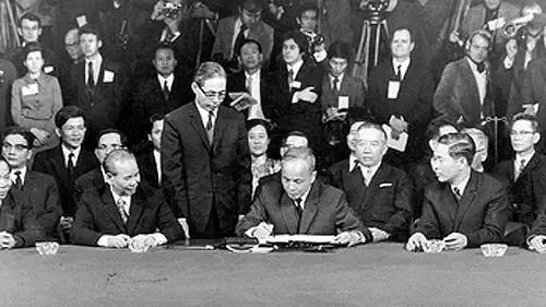 ▲1993年有關各方簽署《巴黎協定》在柬埔寨恢複君主製