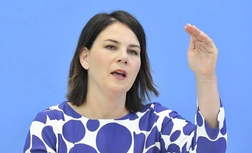 芬兰女总理因热舞视频被批 德国外长：政治家也是人