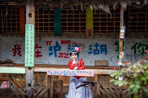 暑期：四川泸沽湖旅游回暖复苏 省内外游客接踵而至-第7张图片-海南百花岭热带雨林文化旅游区