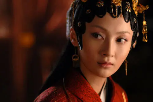 新版《红楼梦》中,姚笛饰演“王熙凤”一角