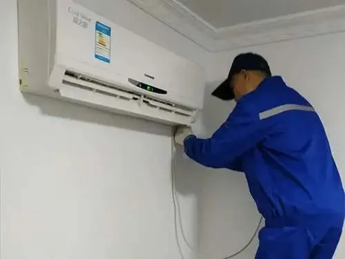 空调维修|怎么解决空调漏水？空调不制冷是什么原因？（空调漏水什么问题怎么解决视频）
