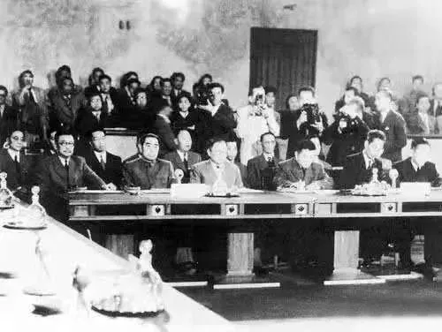 954：中共七届四中全会召开，会议通过《关于增强党的团结的决议》（1954年出生今年多大）"
