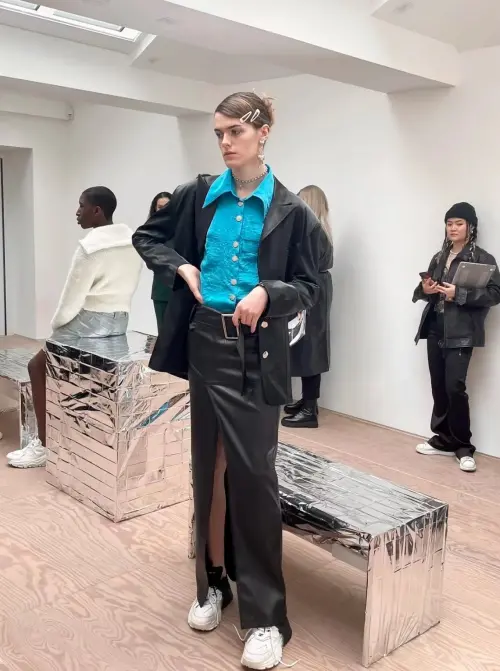 瞩目全球 黛西法罗DAISY FELLOWES亮相伦敦时装周，以解构美学开启时尚灵魂