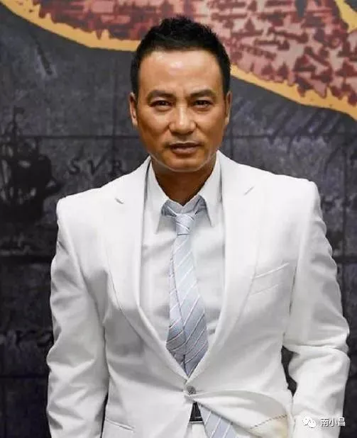 参加商演，韩雪曾被熊抱，刘亦菲曾被扑倒，而现在任达华竟被刀刺-韩雪跟流量有什么关系