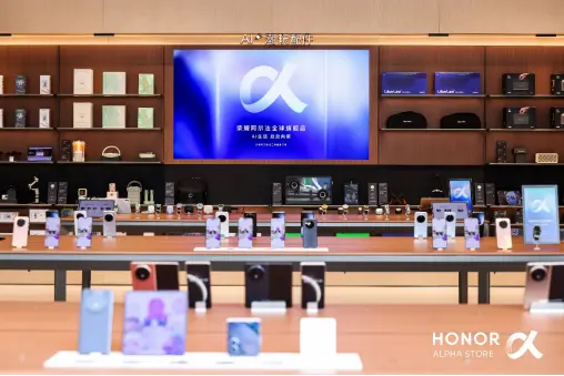 荣耀阿尔法全球旗舰店落地深圳湾，CEO李建现场致辞