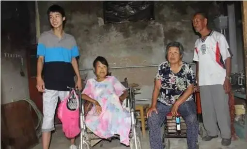 寒门学子庞众望|“学霸”的世界不仅有天赋，更有自律-庞众望休学了