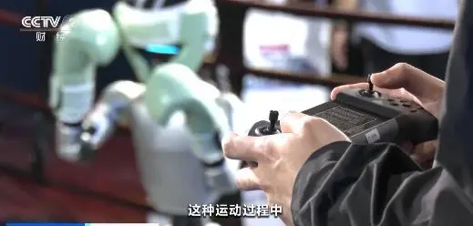 全球首个人形机器人格斗赛开赛，宇树G1擂台激烈对打(图2)