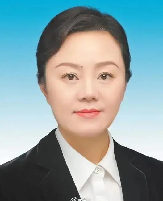 卢红.png