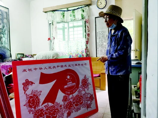岭南师范学院教师郑光华：独臂“刻”史话爱国“谈”进万千学生心-岭南师范学院干部调整