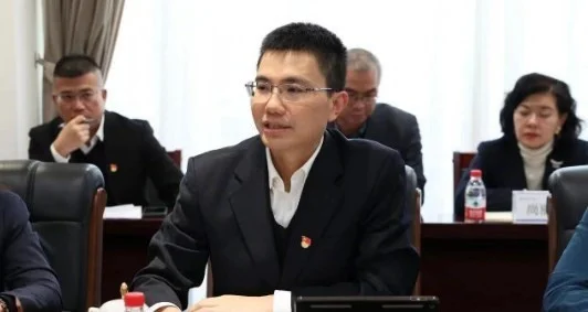 康洪正式出任格力集团董事长，董明珠已于2016年卸任