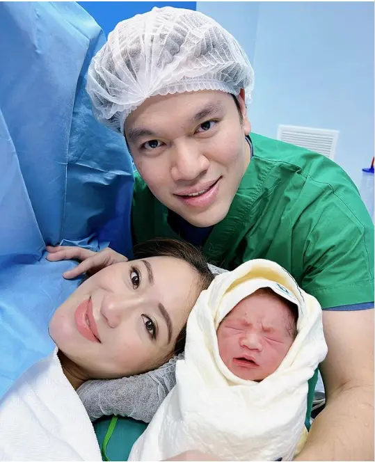 ▎2023年5月1日，佩通坦产下二胎，并在社交媒体上分享了产后照片，她和丈夫中间是刚出生的儿子，儿子名叫布达信（Prutthasin Sooksawas）。5月4日，佩通坦带着保育箱里的新生儿出席了在曼谷召开的新闻发布会，并在发言中表示她的政党能够带来泰国所需的改变。