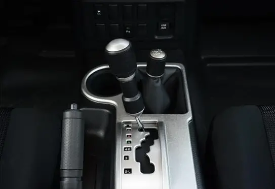 越野悬挂底盘纯种越野车 2018款丰田FJ酷路泽 4.0双油箱典雅品位-20款fj酷路泽配置