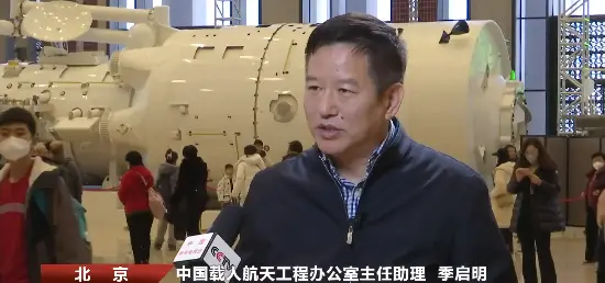 杨利伟：完成选拔-杨利伟的故事迹50字英语作文