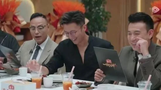 莫氏鸡煲《一饭封神2》首轮出局 评委:技术含量不高