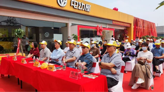 纯电小车YOUNG光小新 电动屋武汉优瑞海天体验中心隆重开业（阳光小新电动汽车是哪个公司的）