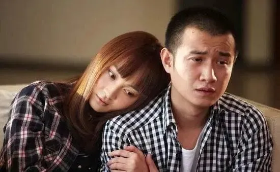 《裸婚时代》中的姚笛(饰童佳倩)和文章(饰刘易阳)
