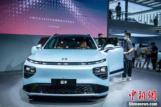 小鹏G9亮相第二十五届成都国际汽车展吸引参观者