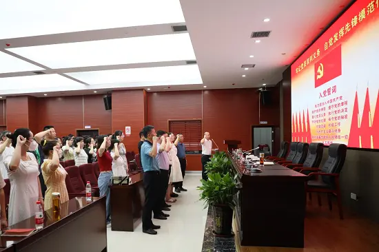 常德技师学院举行庆“七一”党员大会暨“重温入党誓词”集体宣誓活动-常德市技师学院领导班子简介