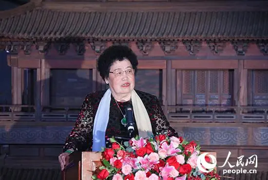 陈丽华的“老北京城门”奏响文化协奏曲-老城门歌曲