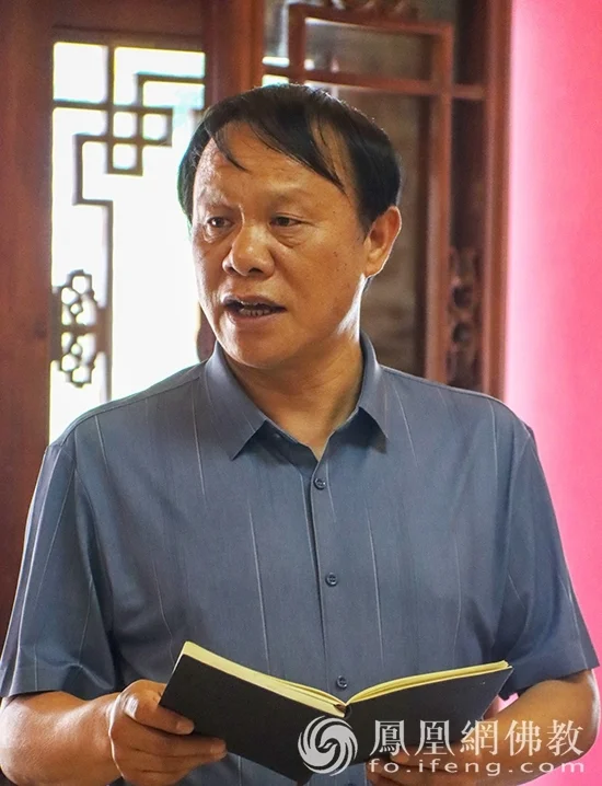 下关一中副校长杨时标发言（图片来源：凤凰网佛教 摄影：崇圣寺）