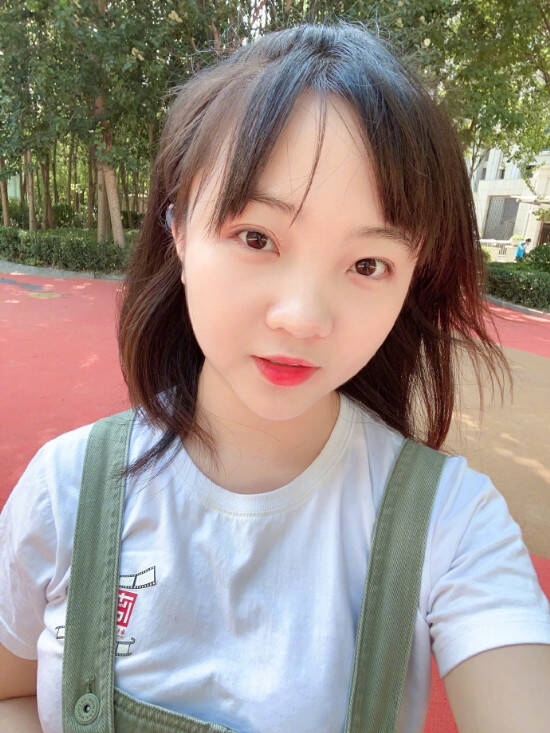 21岁林妙可近照曝光清纯靓丽笑容甜美少女感十足