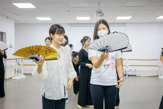 荆楚风华遇见韩韵节拍:韩国大学生在长江职业学院研学