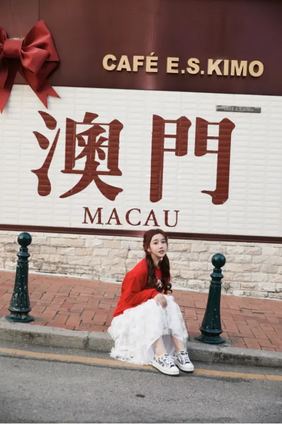 作家文吉儿凭青春剧《一起长大的约定》获金莲花最佳编剧奖提名