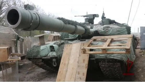 俄军已接收数百辆先进坦克 性能比乌军坦克更优