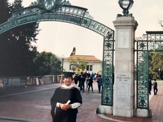 1985������ڼ��ݴ�ѧ��������Уȡ��˶ʿѧλ��